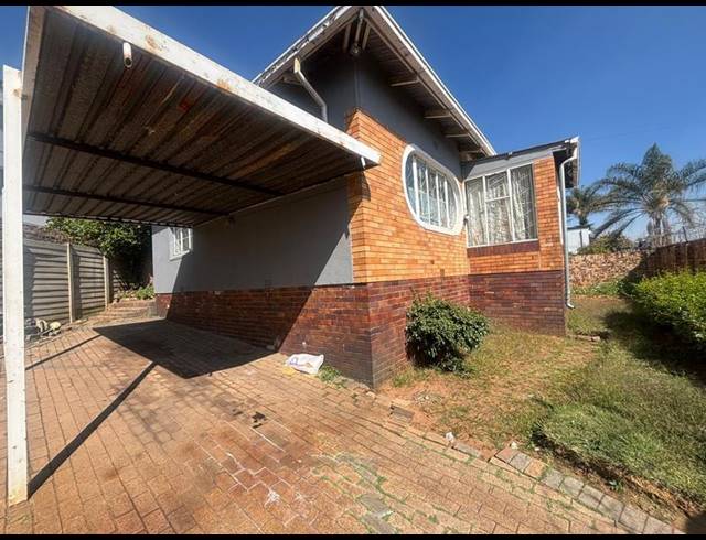 9 BEDROOM HOUSE FOR SALE IN HURST HILL